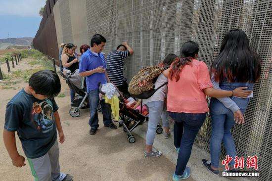 巨量中美洲难民抵达美墨边境特朗普下令阻拦