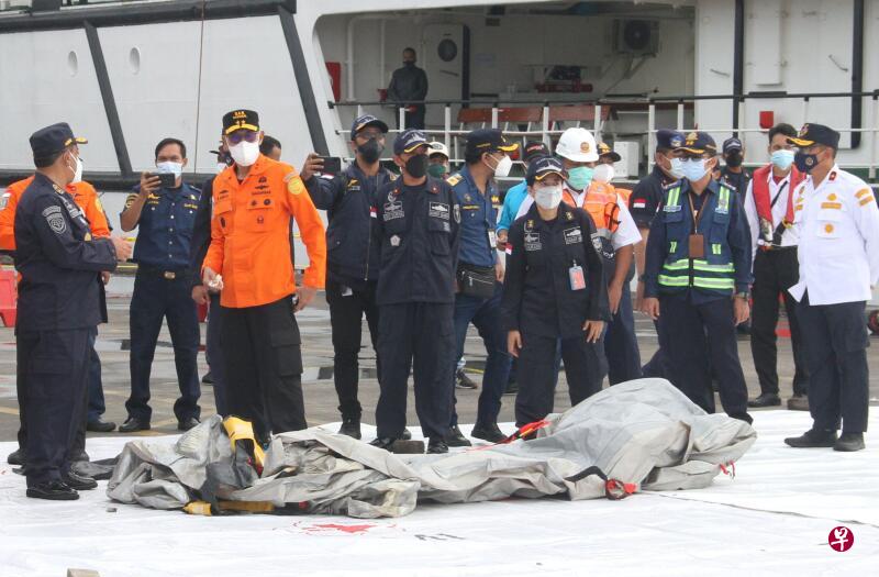 印尼失事客机罹难者残骸
