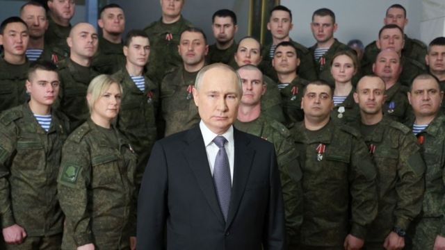 俄罗斯总统普京以军人为背景发表元旦讲话