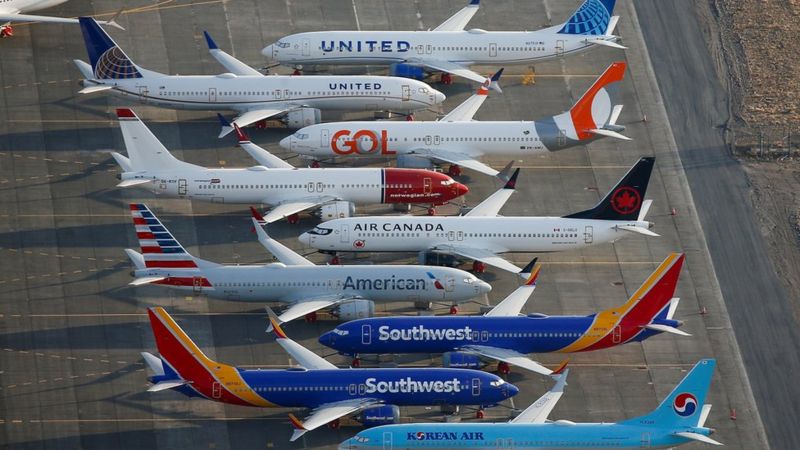 波音737Max 被美国航空管理局FAA禁飞后，华盛顿州格兰特县国际机场停机坪上泊停着各国航空公司的737 Max ...