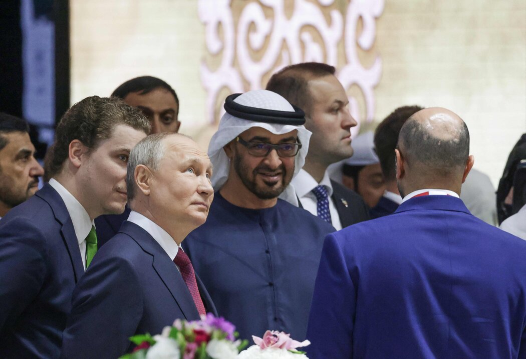 俄罗斯总统普京在圣彼得堡会见了阿拉伯联合酋长国统治者穆罕默德·本·扎耶德 ...