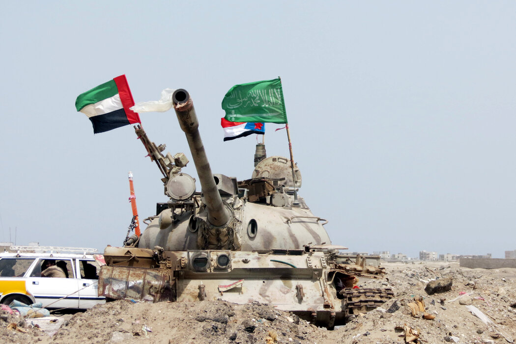 也门港口城市荷台达的一辆阿联酋坦克