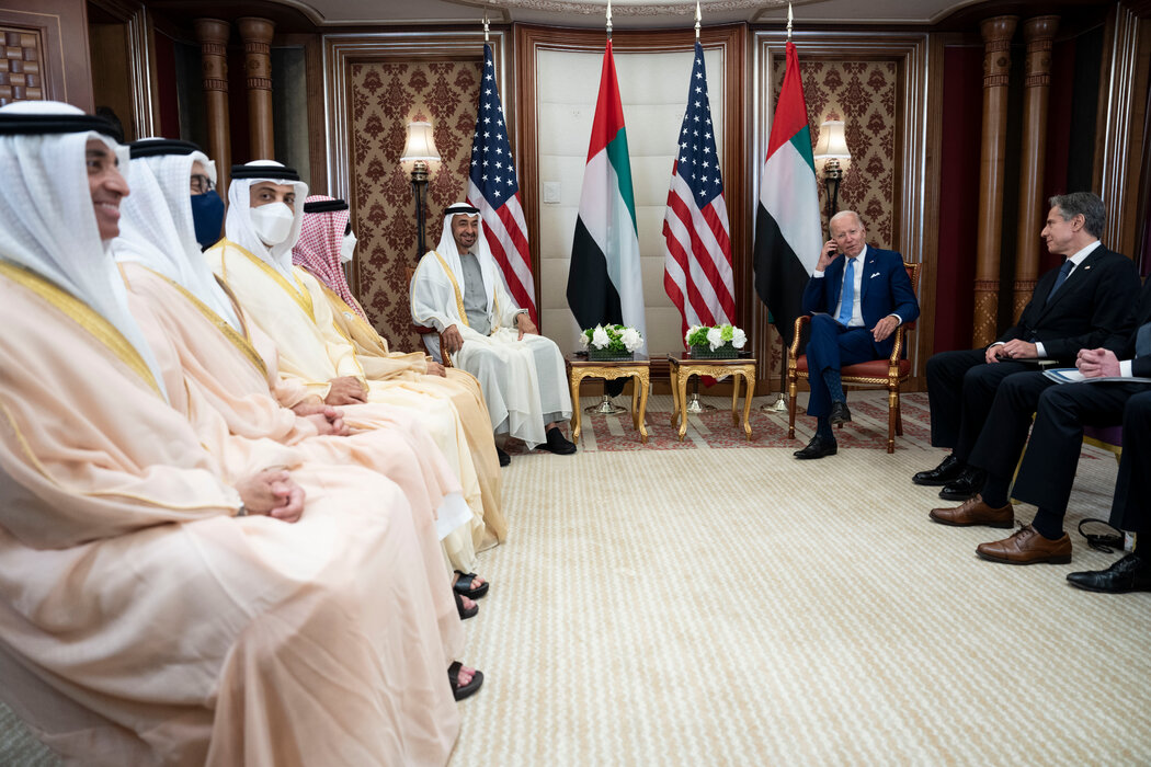 谢赫穆罕默德去年在沙特阿拉伯吉达会见拜登总统