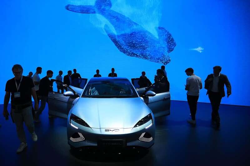 比亚迪展出的海豹电动汽车